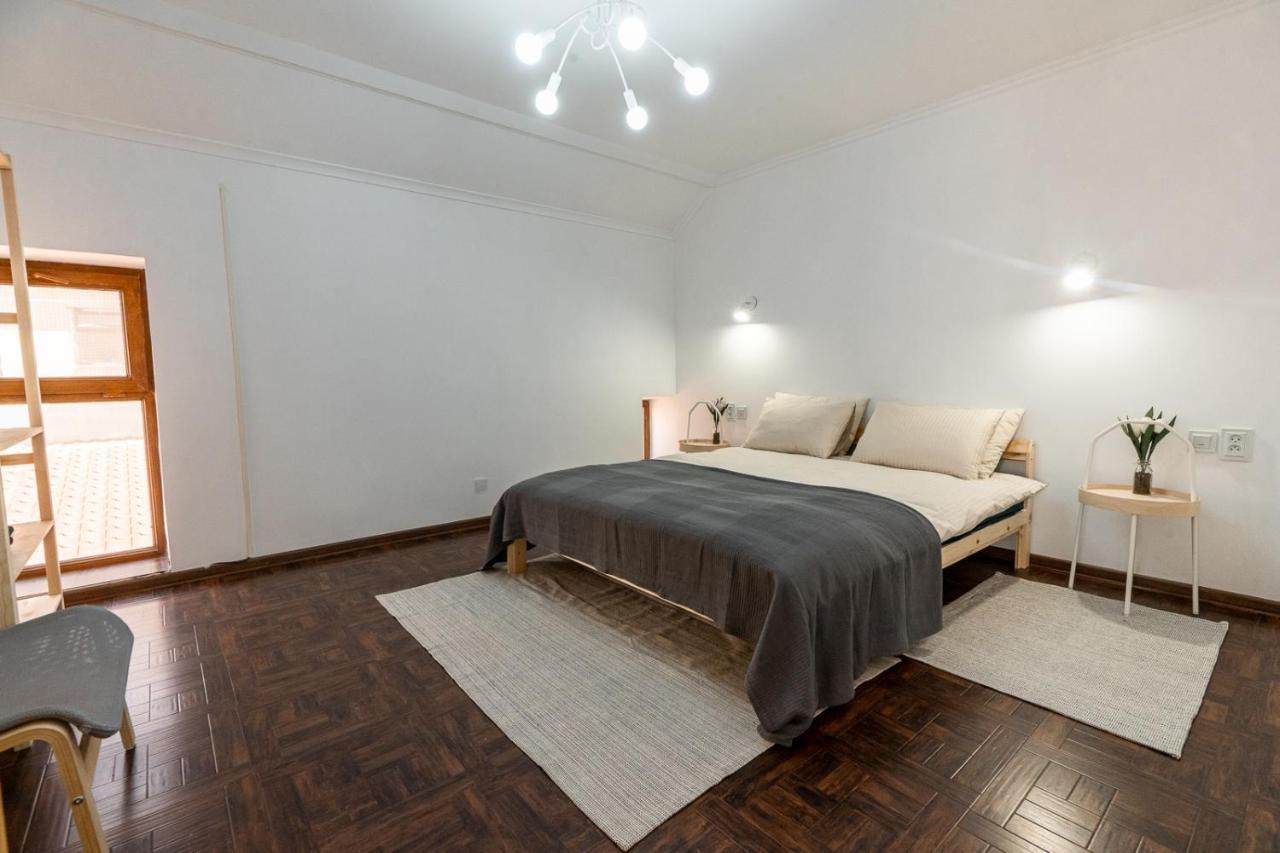 Modern Loft Lighthouse Hostel Karakol Bagian luar foto