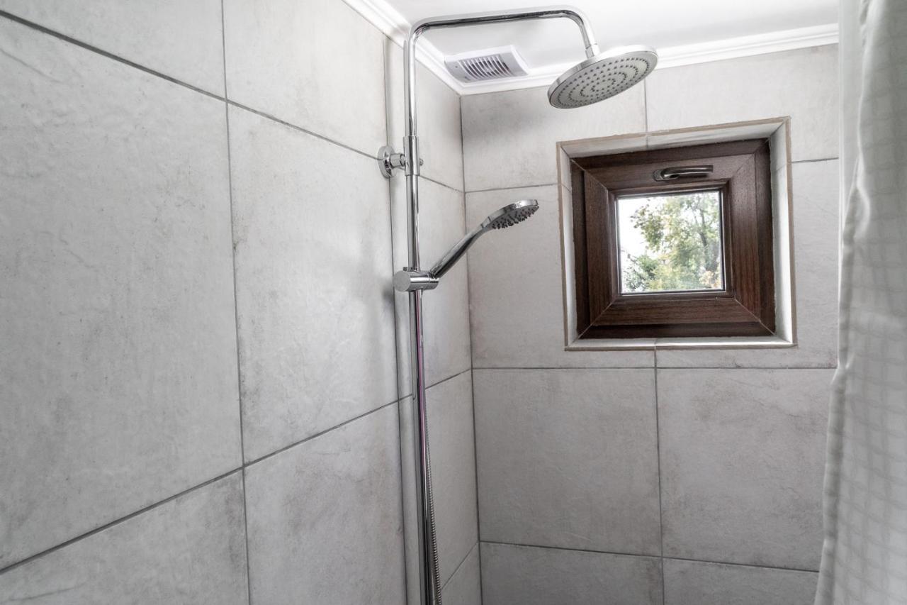 Modern Loft Lighthouse Hostel Karakol Bagian luar foto