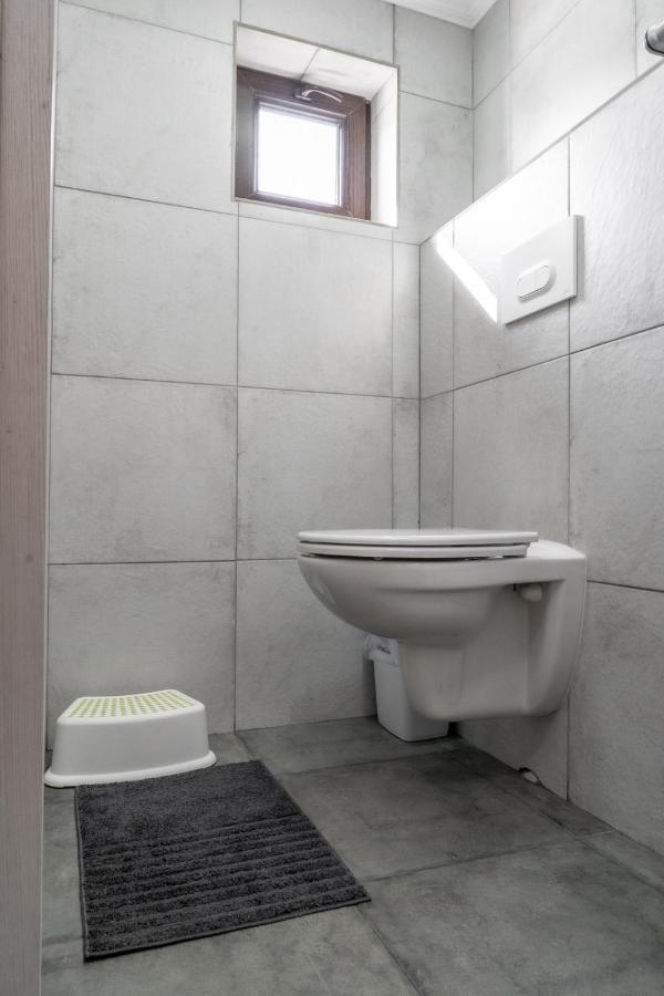 Modern Loft Lighthouse Hostel Karakol Bagian luar foto